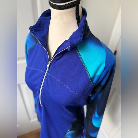 Athleta Running Wild Blue 1/2 Zip Pullover Jacket size Medium - Picture 3 of 6